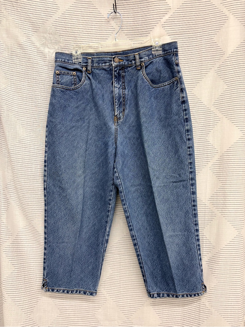 bill blass Women's Cropped Blue Denim Jeans
